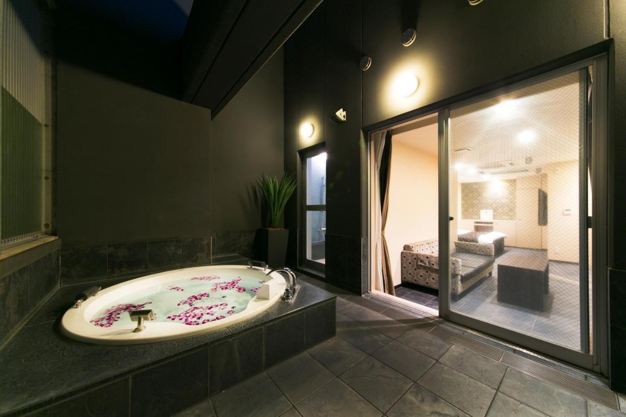 Hotel Lotus Toyonaka (Adults Only) Eksteriør billede